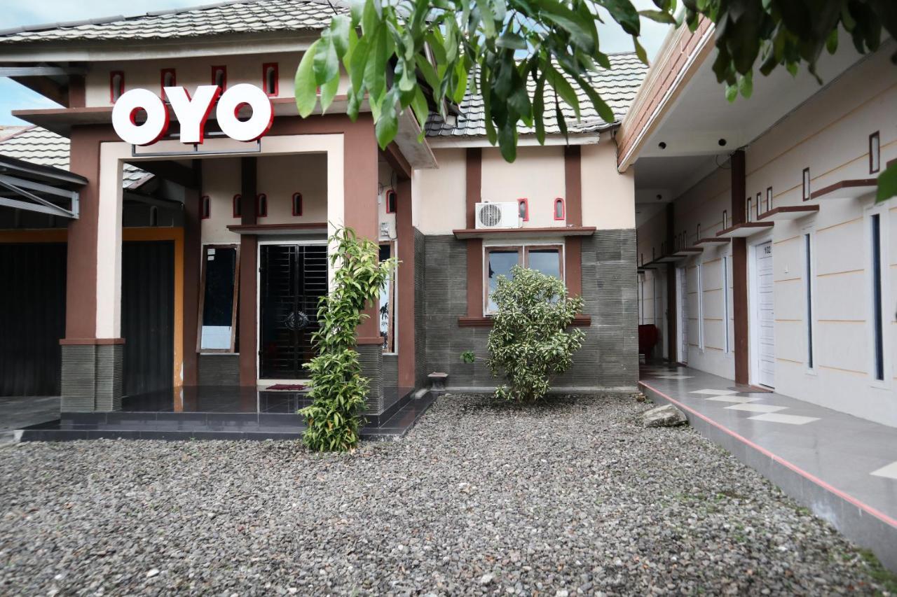 Oyo 2202 Delima Guest House Syariah Padang  Exterior foto